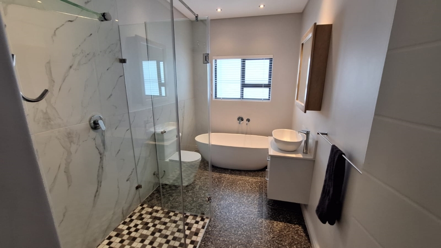 3 Bedroom Property for Sale in Sandbaai Western Cape